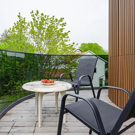 Sauleti Apartamentai Su Terasa Apartman